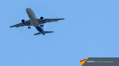 Самолет Airbus А320 "Уральских авиалиний" на посадке в ереванском аэропорту "Звaртноц"