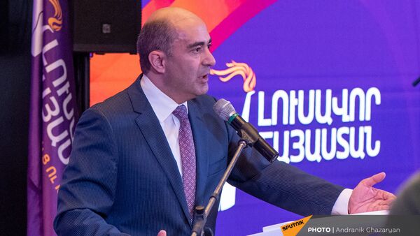 Выступление Эдмона Марукяна во время заседания партии Просвещенная Армения (23 мая 2021). Еревaн - Sputnik Армения