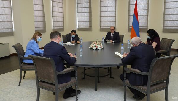 И.о. министра иностранных дел РА Ара Айвазян встретился с послами стран-сопредседателей Минской группы ОБСЕ в Армении (24 мая 2021). Еревaн - Sputnik Արմենիա