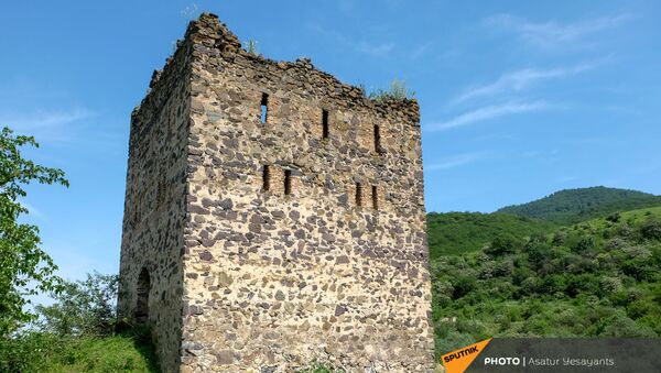 Срведневековая армянская башня в бывшем анклаве Верин Воскепар - Sputnik Армения