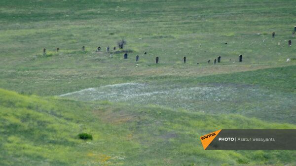Кладбище в бывшем анклаве Бархударлу - Sputnik Армения