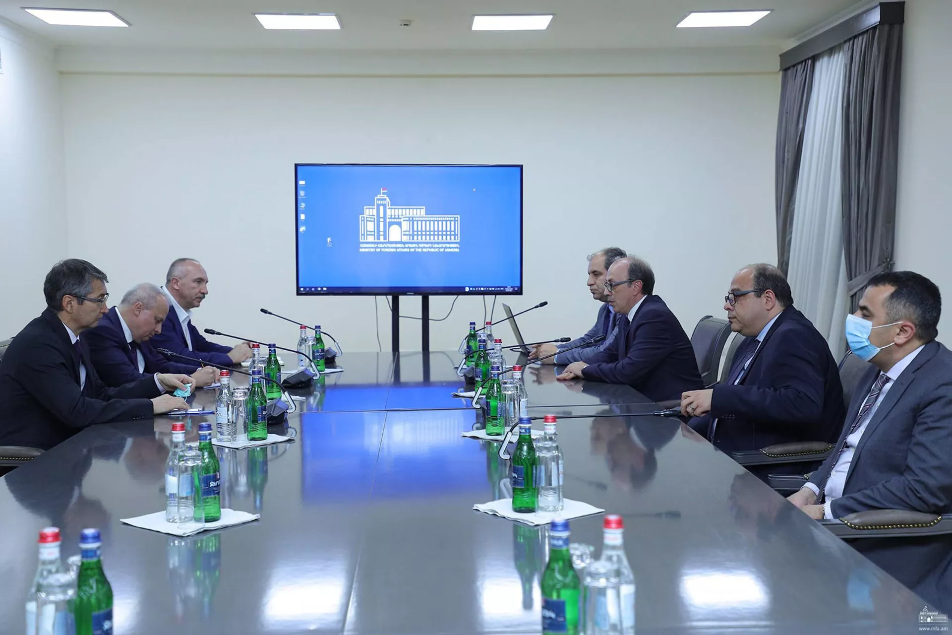 Отсутствие адекватной реакции мира и ОДКБ на действия Баку приведет к эскалации — Айвазян Отсутствие адекватной реакции мира и ОДКБ на действия Баку приведет к эскалации — Айвазян - Sputnik Армения, 1920, 25.05.2021