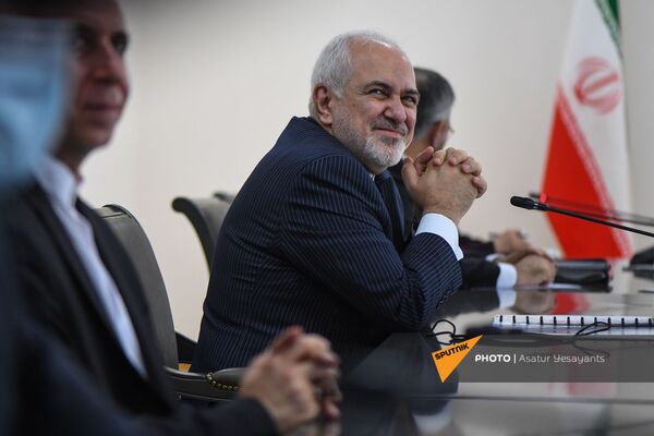 Իրանի արտգործնախարար Մոհամմադ Ջավադ Զարիֆը ՀՀ արտգործնախարար Արա Այվազյանի հետ հանդիպման ժամանակ - Sputnik Արմենիա