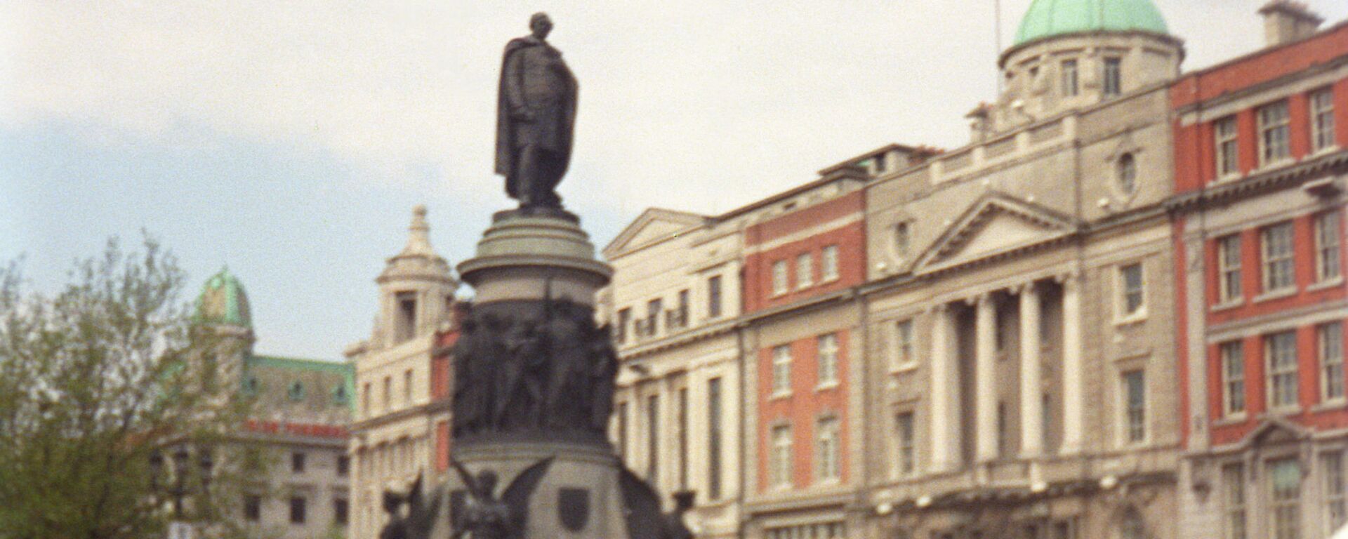 Памятник ирландскому политику Дэниелу О’Коннеллу работы скульпторов Джона Генри Фоли и Томаса Брока, открытый в Дублине в 1882 году. - Sputnik Армения, 1920, 19.07.2021