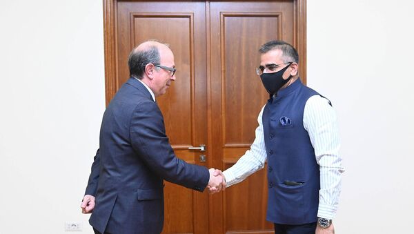 И.о. министра иностранных дел Ара Айвазян встретился с послом Индии в Армении Кишаном Даном Джалом - Sputnik Армения