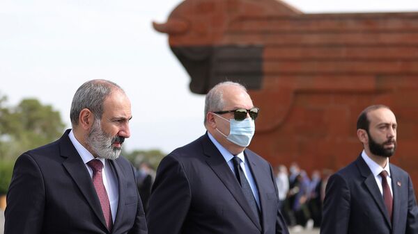 И.о. премьер-министра Никол Пашинян, президент Армен Саркисян и председатель НС Арарат Мирзоян посетили Мемориальный комплекс Сардарапат (28 мая 2021). Армавир - Sputnik Армения