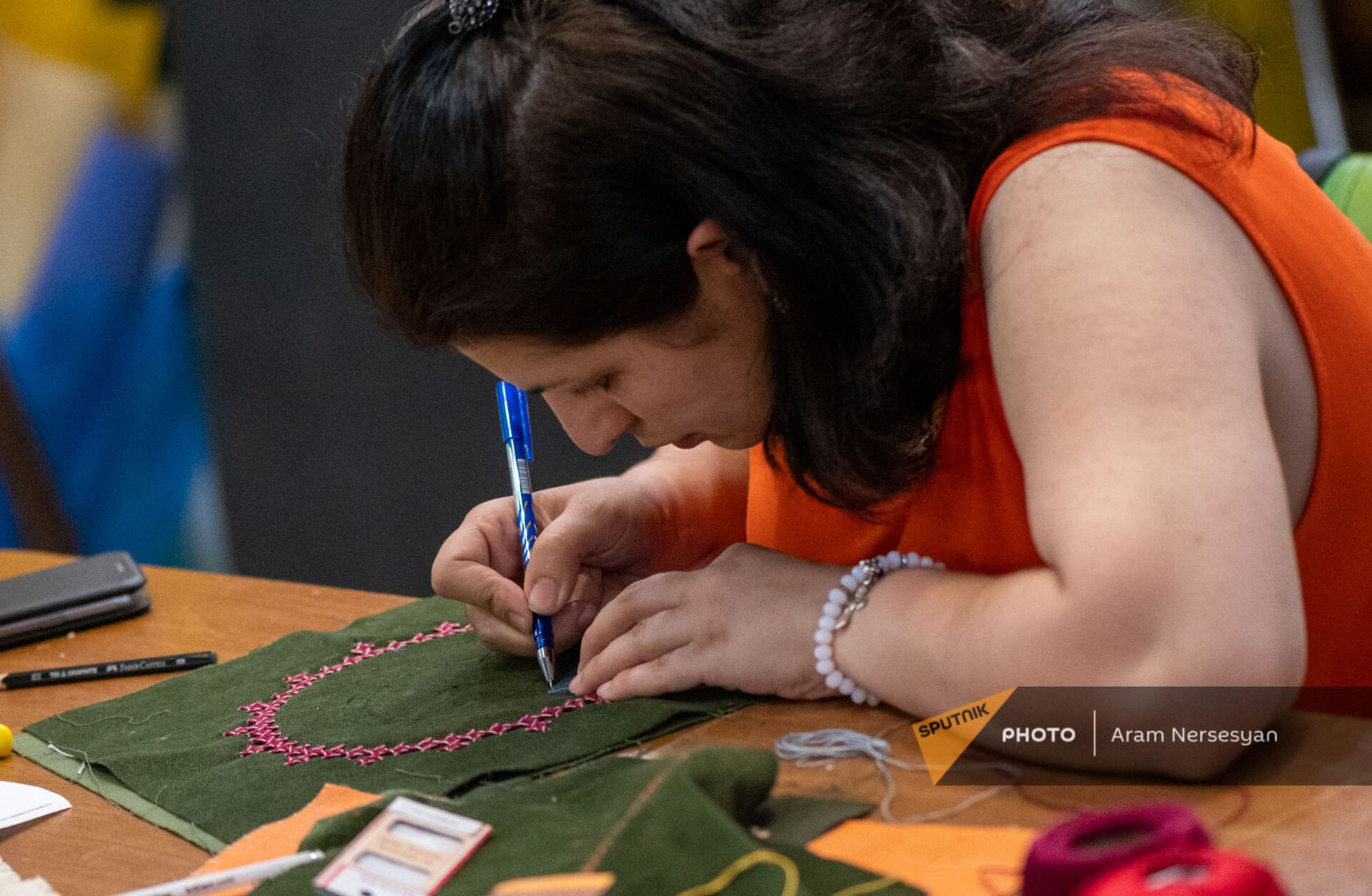 Искусство вышивания как искусство выживания: карабахские женщины осваивают новую профессию - Sputnik Армения, 1920, 31.05.2021
