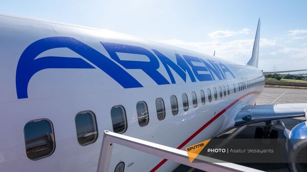 Boeing 737–800 авиакомпании Armenia  - Sputnik Армения