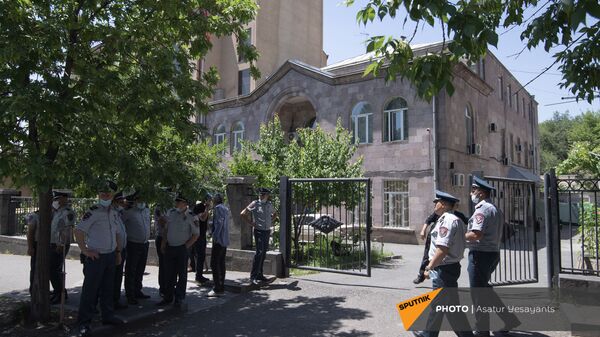 Полиция у здания морга на улице Гераци в Ереване - Sputnik Армения