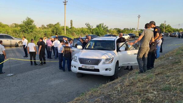 Сотрудники правоохранительных органов осматривают место преступления (31 мая 2021). Эчмиадзин - Sputnik Արմենիա