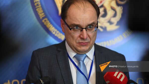 Руководитель штаба миссии наблюдателей от СНГ Евгений Козяк во время брифинга в ЦИК Армении (1 июня 2021). Еревaн - Sputnik Армения