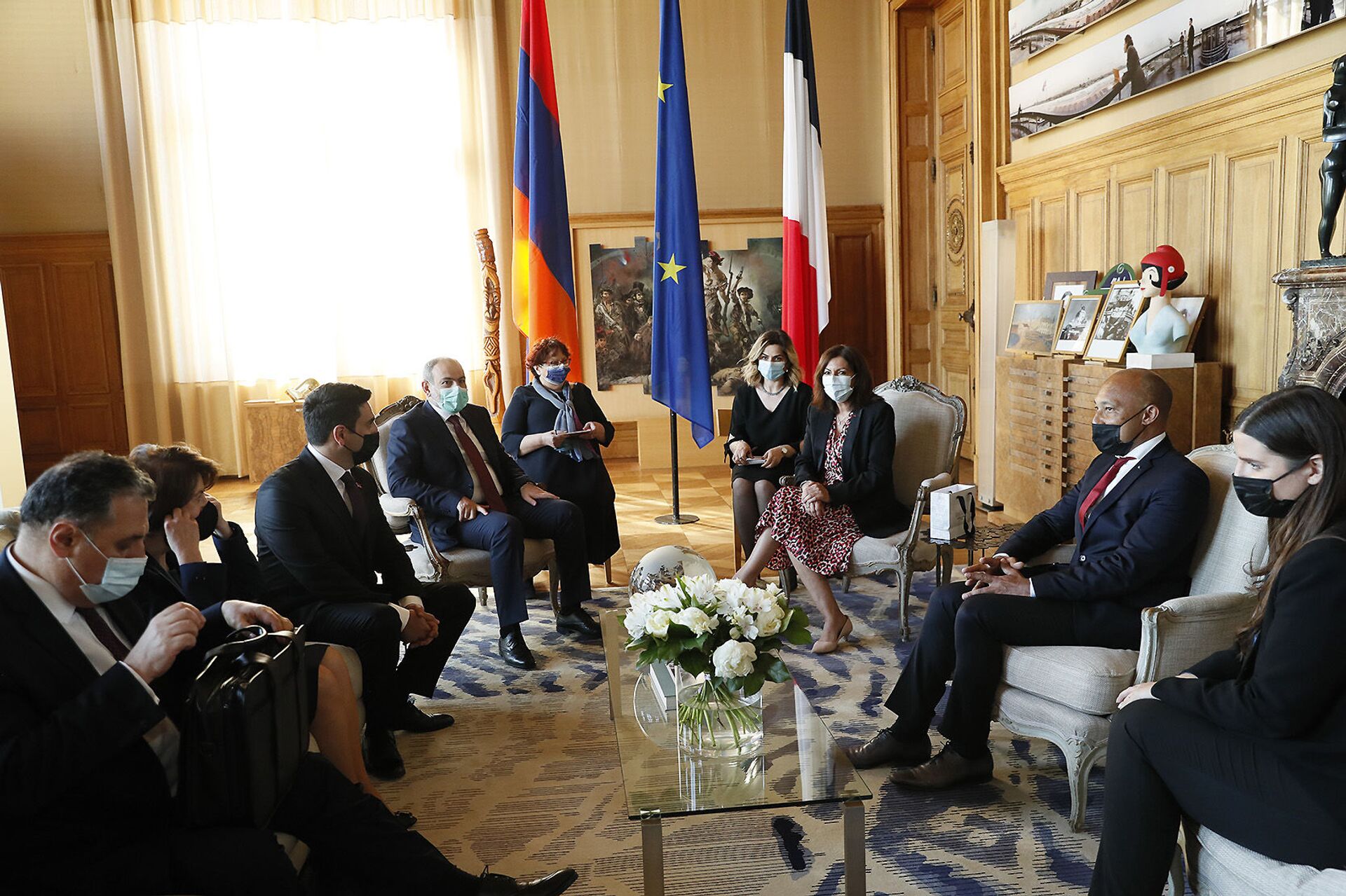 Мы не оставим Армению։ Пашинян встретился с мэром Парижа и пригласил ее в Ереван - Sputnik Армения, 1920, 01.06.2021