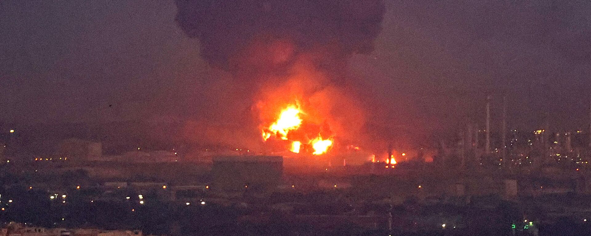 Пожар на нефтеперерабатывающем заводе Тегерана (2 июня 2021). Иран - Sputnik Армения, 1920, 07.06.2021