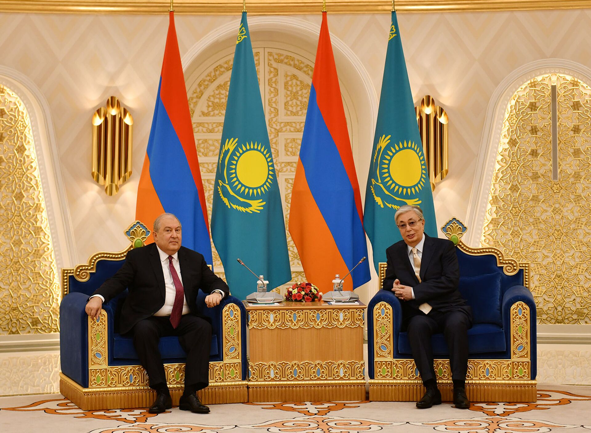 Президент Саркисян обсудил с Токаевым международное и двустороннее сотрудничество - Sputnik Армения, 1920, 03.06.2021