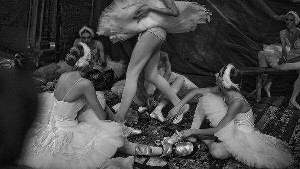 Один из снимков фотопроекта Behind The Ballet фотографа Алексея Цилера, победившего в номинации Фотопроект фотоконкурса РГО Самая красивая страна - Sputnik Армения