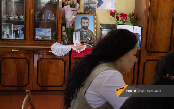 Портрет погибшего добровольца Ованеса Маркосяна - Sputnik Армения