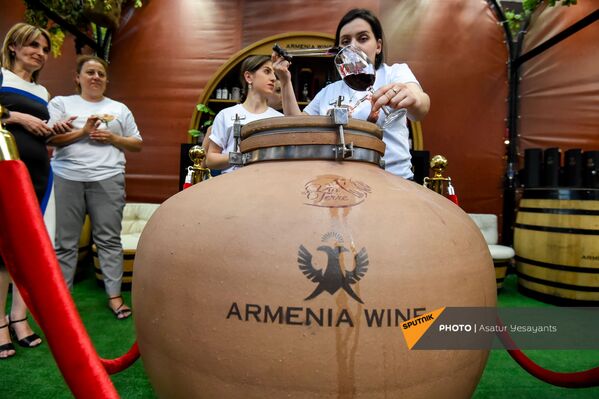 Հայկական գինին հորդում է  - Sputnik Արմենիա