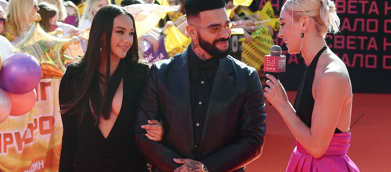 Шұлықтағы сатушы Ылғал жетілген письки