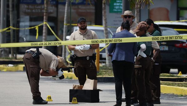 Сотрудники полиции Майами-Дейд на месте преступления (30 мая 2021). Хайали - Sputnik Армения