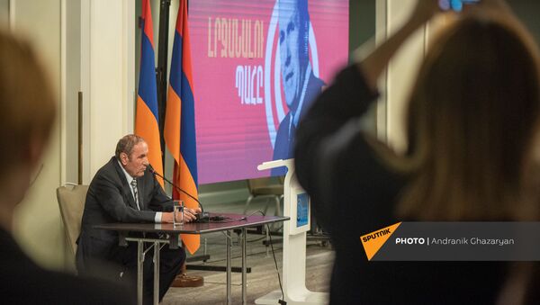 Левон Тер-Петросян во время презентации предвыборной программы Армянского национального конгресса (7 июня 2021). Еревaн - Sputnik Արմենիա