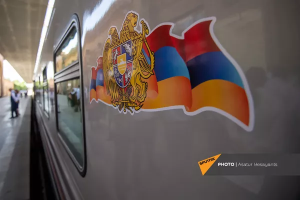 Новые пассажирские вагоны российского производства, прибывшие в Еревaн Новые пассажирские вагоны российского производства, прибывшие в Еревaн - Sputnik Армения