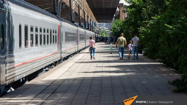 Новые пассажирские вагоны российского производства, прибывшие в Еревaн - Sputnik Армения