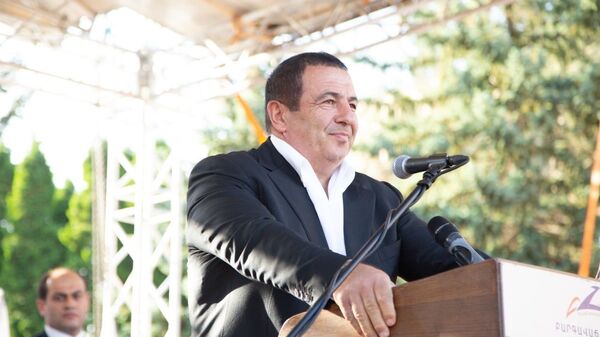 Лидер партии «Процветающая Армения» Гагик Царукян во время предвыборной кампании в Котайкской области - Sputnik Армения