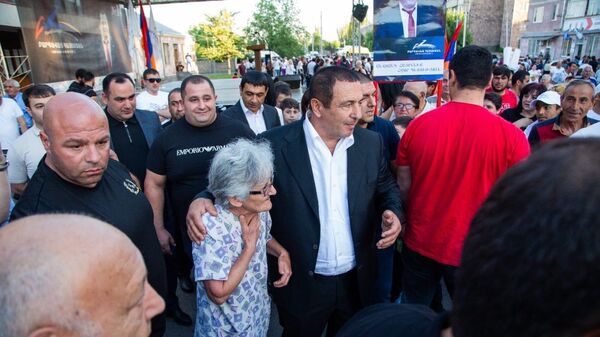 Лидер партии «Процветающая Армения» Гагик Царукян во время предвыборной кампании в Котайкской области - Sputnik Արմենիա