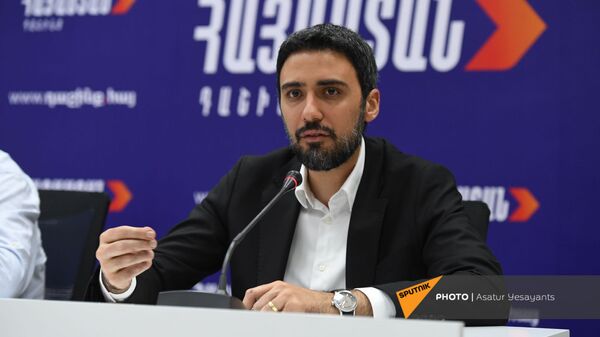 Арам Вардеванян во время брифинга блока Айастан (9 июня 2021). Еревaн - Sputnik Армения