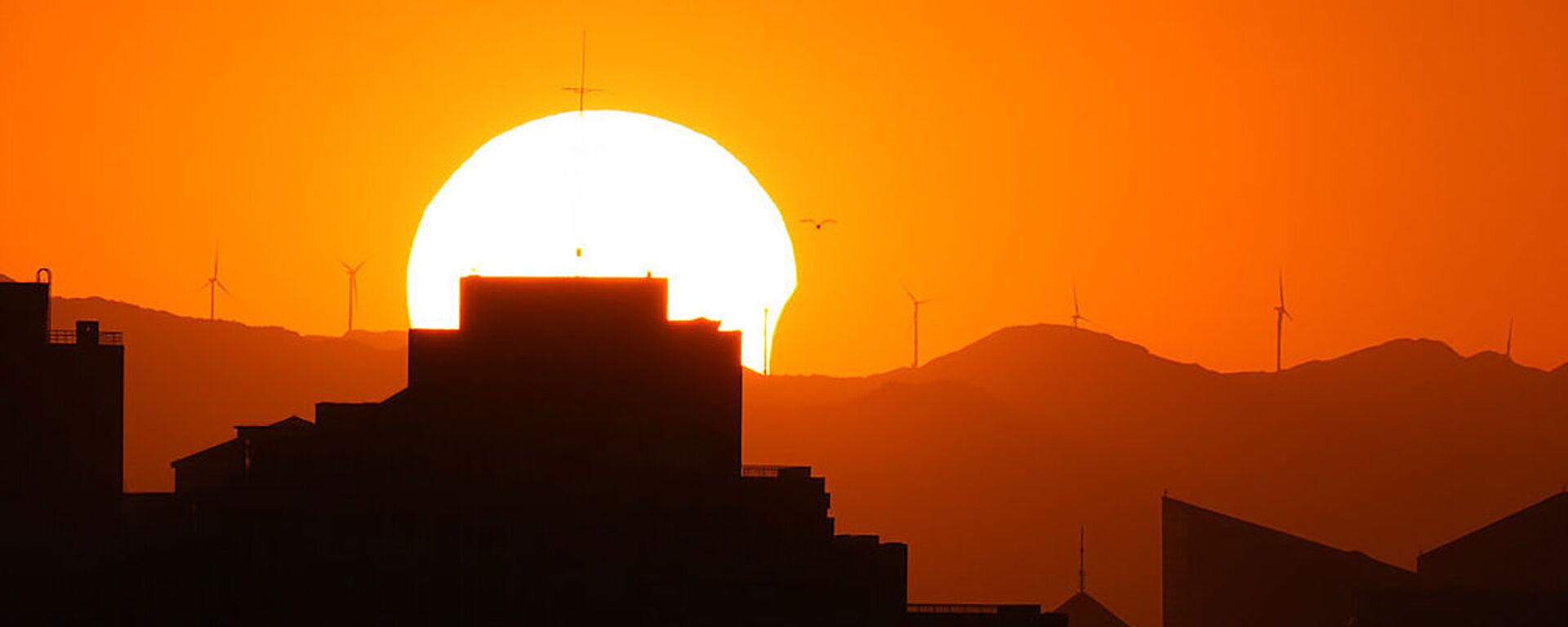 Частичное затмение солнца в Пекине - Sputnik Армения, 1920, 11.06.2021