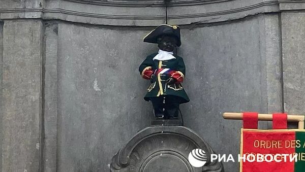 Скульптуру Писающий мальчик в Брюсселе одели в исторический костюм русского гвардейца - Sputnik Армения