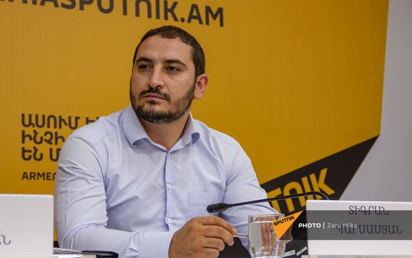 Тигран Парсамян на пресс-конференции партии Единая Родина (15 июня 2021). Еревaн - Sputnik Армения