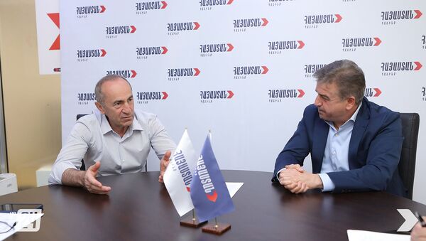 Встреча второго президента РА Роберта Кочаряна и бывшего премьер-министра Карена Карапетяна (15 июня 2021). Еревaн - Sputnik Армения