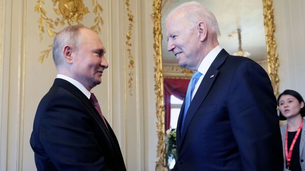 Президенты России и США Владимир Путин и Джо Байден во время встречи на вилле Ла Гранж (16 июня 2021). Женева - Sputnik Армения