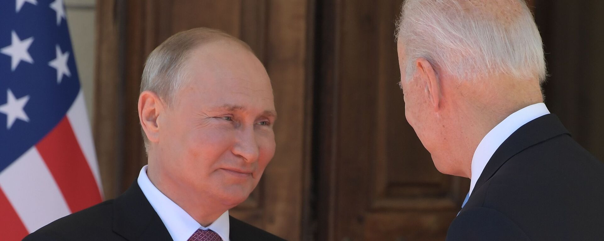 Президенты России и США Владимир Путин и Джо Байден входят в Виллу Ла Гранж во время их встречи (16 июня 2021). Женева - Sputnik Армения, 1920, 12.07.2021