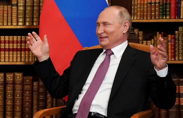 Президент России Владимир Путин на встрече с президентом США на вилле Ла Гранж - Sputnik Армения