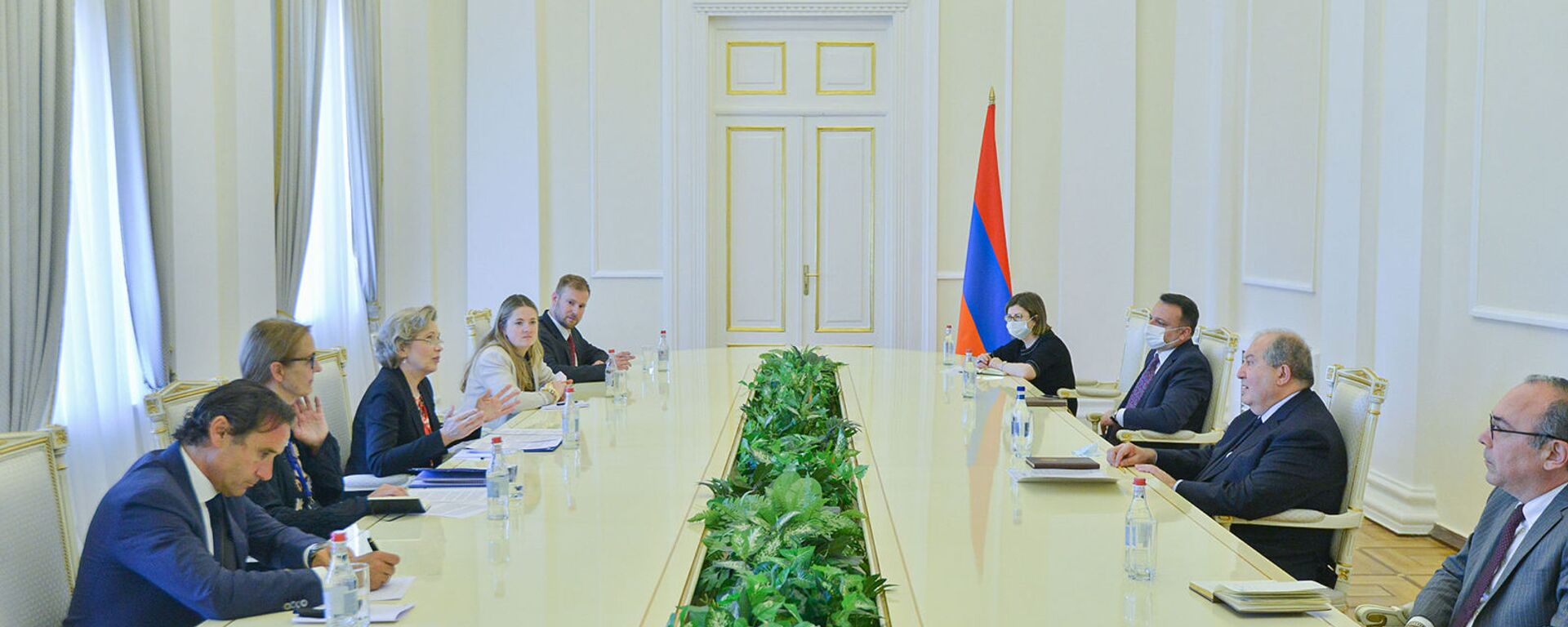 Президент Армен Саркисян принял делегацию ПА ОБСЕ, наблюдающую за парламентскими выборами (17 июня 2021). Еревaн - Sputnik Армения, 1920, 17.06.2021