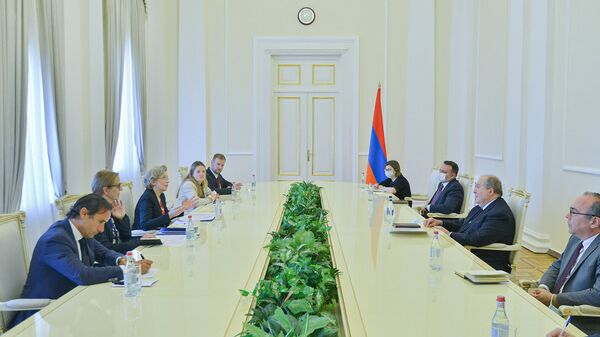 Президент Армен Саркисян принял делегацию ПА ОБСЕ, наблюдающую за парламентскими выборами (17 июня 2021). Еревaн - Sputnik Армения