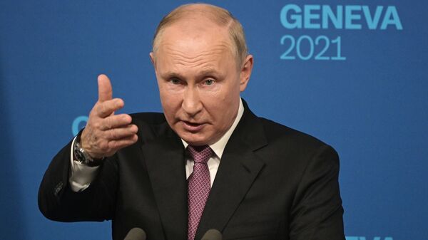 Президент РФ Владимир Путин на пресс-конференции по итогам переговоров с президентом США Джо Байденом в Женеве - Sputnik Армения