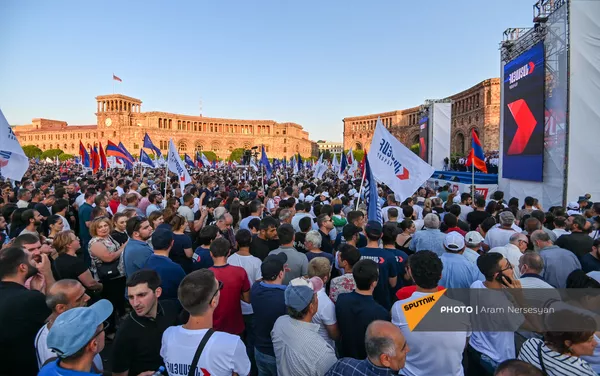 Предвыборный агитационный митинг блока Айастан на площади Республики (18 июня 2021). Еревaн Предвыборный агитационный митинг блока Айастан на площади Республики (18 июня 2021). Еревaн - Sputnik Армения