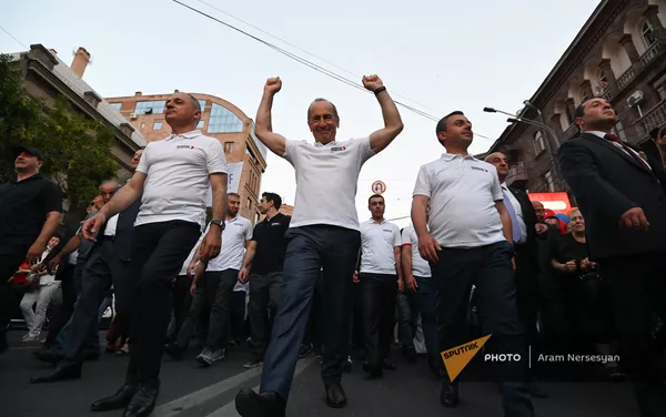 Лидеры блока Айастан на шествии по окончании предвыборного агитационного митинга (18 июня 2021). Еревaн Лидеры блока Айастан на шествии по окончании предвыборного агитационного митинга (18 июня 2021). Еревaн - Sputnik Армения
