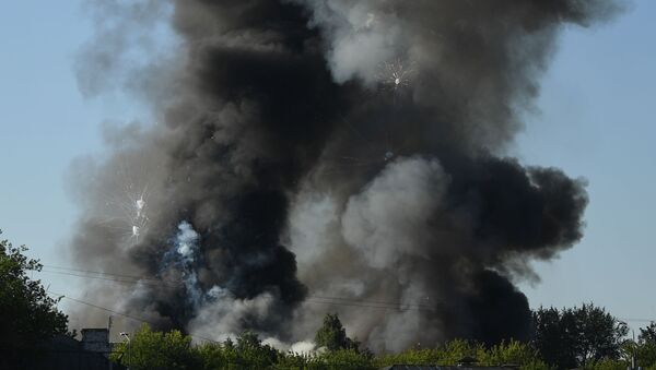 Склад пиротехники горит в Москве - Sputnik Արմենիա