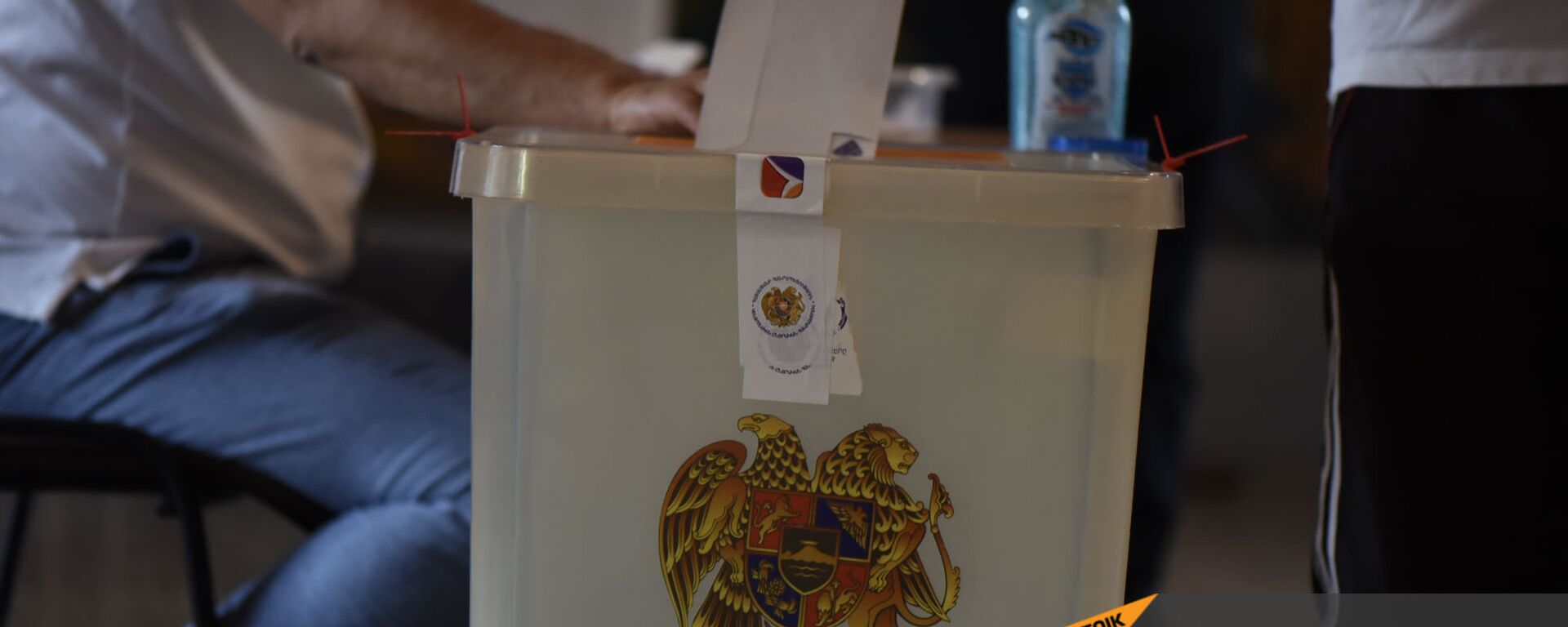 Утро на одном из избирательных участков  во время внеочередных парламентских выборов в Армении (20 июня 2021). Еревaн - Sputnik Արմենիա, 1920, 05.12.2021