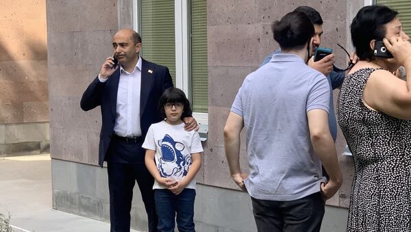 Лидер партии Просвещенная Армения Эдмон Марукян во время внеочередных парламентских выборов в Армении (20 июня 2021). Еревaн - Sputnik Армения
