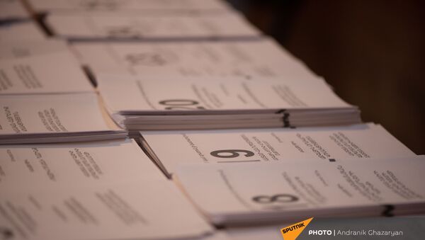 Утро на одном из избирательных участков  во время внеочередных парламентских выборов в Армении (20 июня 2021). Еревaн - Sputnik Армения