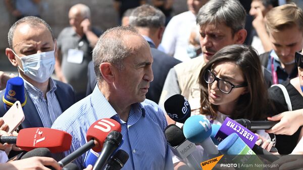 Второй президент Армении Роберт Кочарян отвечает на вопросы журналистов (20 июня 2021). Еревaн - Sputnik Армения