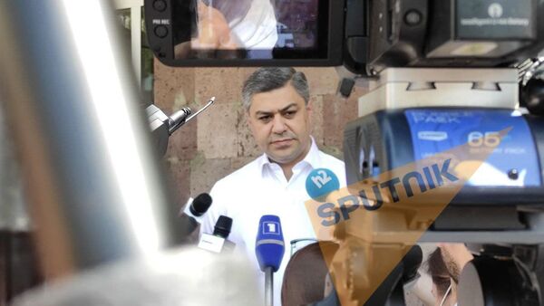 Лидер партии Отечество и член блока Честь имею Артур Ванецян во время внеочередных парламентских выборов в Армении (20 июня 2021). Еревaн - Sputnik Արմենիա