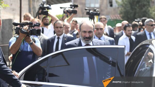 И.о. премьер-министра Никол Пашинян во время внеочередных парламентских выборов в Армении (20 июня 2021). Еревaн - Sputnik Արմենիա