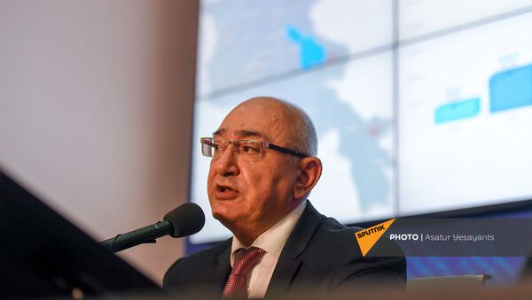 Председатель ЦИК Тигран Мукучян объявляет предварительные данные внеочередных парламентских выборов по состоянию на 20:00 во время брифинга (20 июня 2021). Еревaн - Sputnik Армения