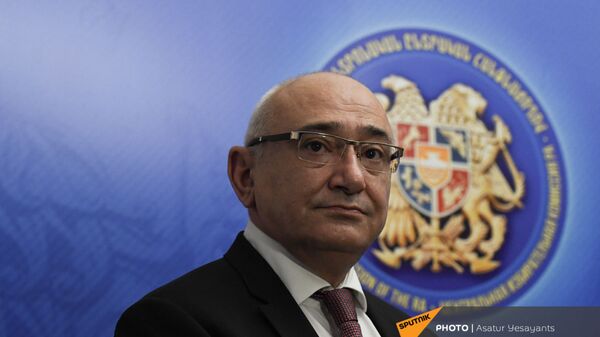 Председатель ЦИК Тигран Мукучян по окончании брифинга (20 июня 2021). Еревaн - Sputnik Армения